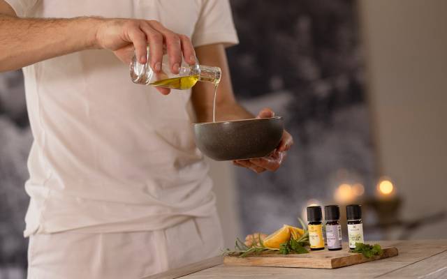 Fünf herrliche Ideen für eine Massage mit ätherischen Ölen