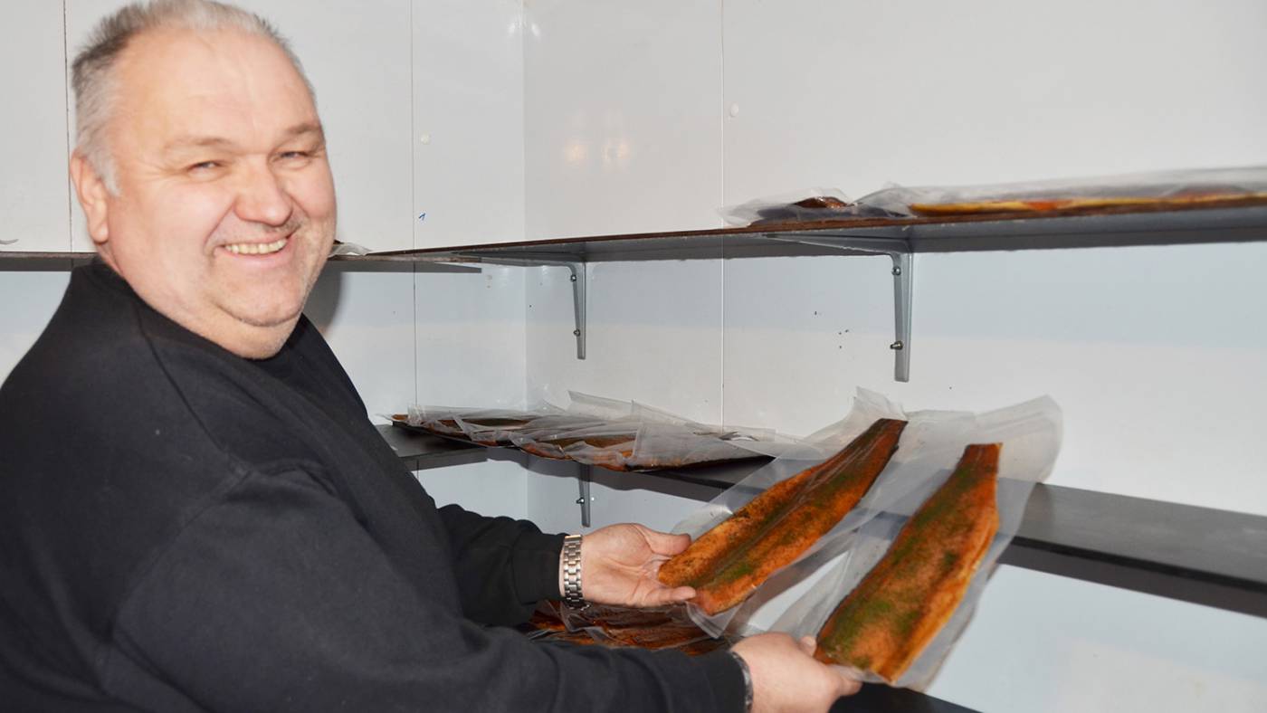 Lawis Lachsforelle am Frühstücksbuffet 
