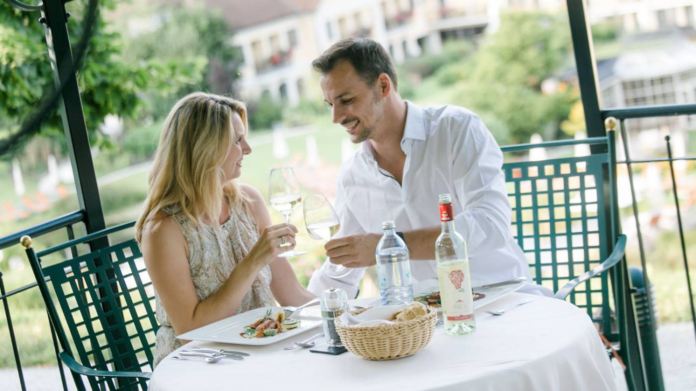 Märchenhafter Abend beim romantischen Pavillondinner