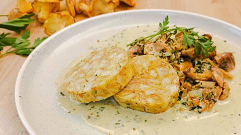 Eierschwammerl mit Semmelknödel: Einfaches Rezept und praktische Tipps