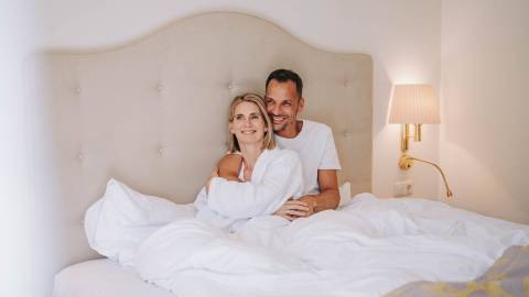Wie mache ich ihn zum Kuschelbären? Kuschel-Tipps für mehr Nähe in der Beziehung