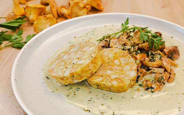 Eierschwammerl mit Semmelknödel: Einfaches Rezept und praktische Tipps