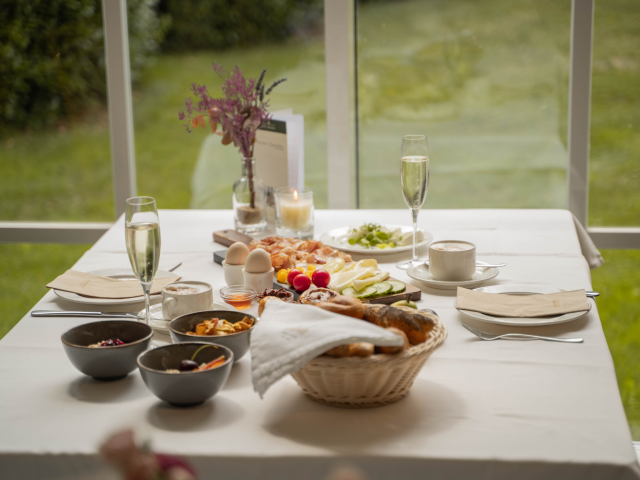 Frühstücksbuffet am Tisch