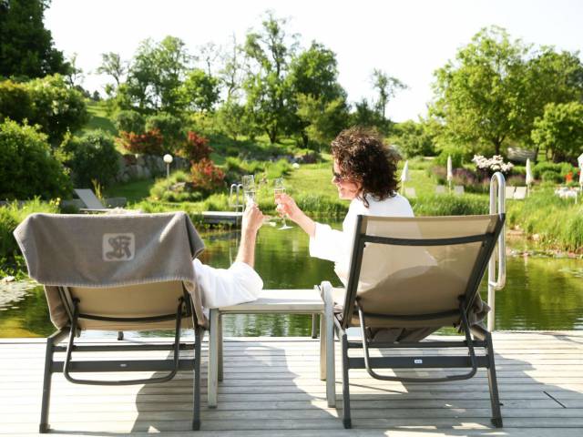 Couple in the Relax garden