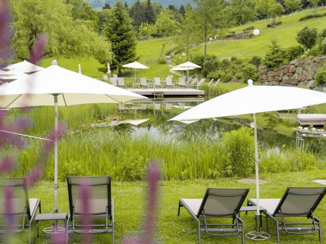 RelaxGarten mit Liegestühlen