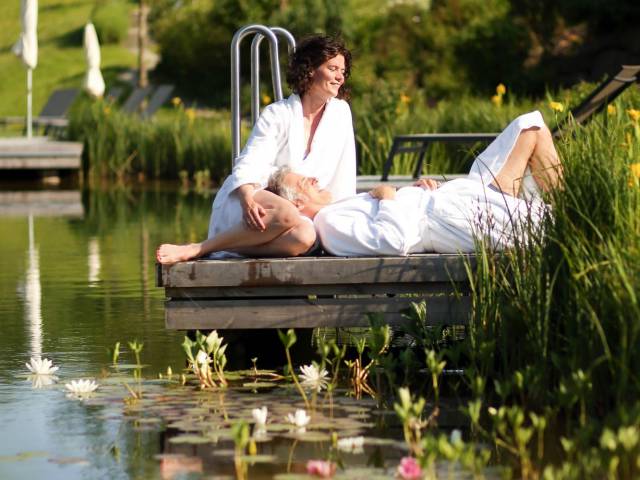 Pärchen am Naturbadeteich