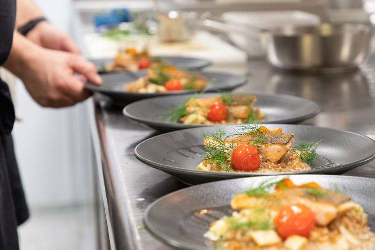 Weihnachtliche Tischdekoration im Restaurant bei Amstetten