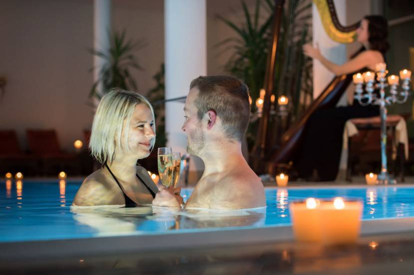 Candle light schwimmen, Romantische Idee