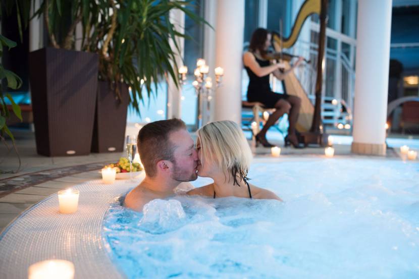 Candle Light Schwimmen, Wellnessbereich, 