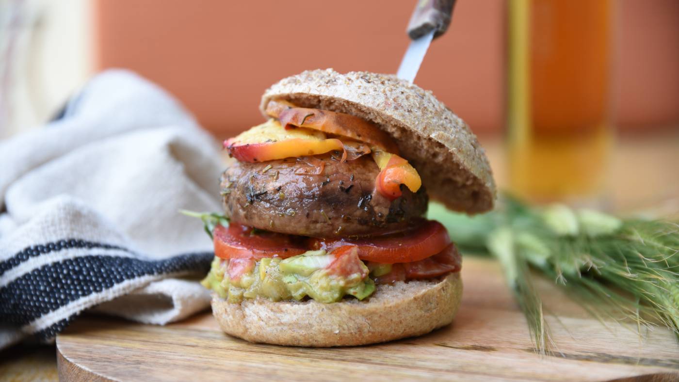 Rezept: Portobello-Burger mit Nektarine und Guacamole