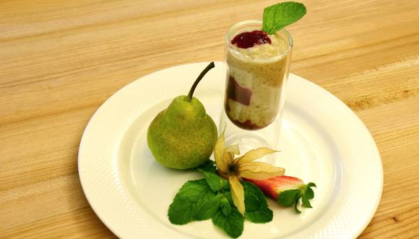 Nachspeise muss sein - Veganes Panna Cotta mit Himbeersoße