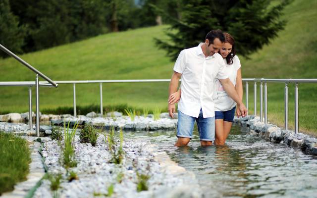 Wellness für die Füße - Barfuß durch den RelaxGarten