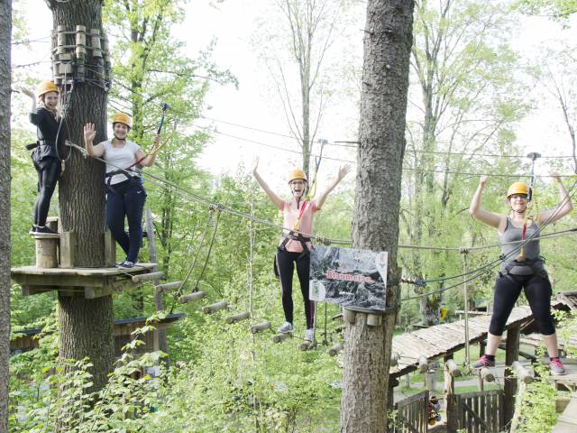 Klettern im Hochseilgarten am Buchenberg