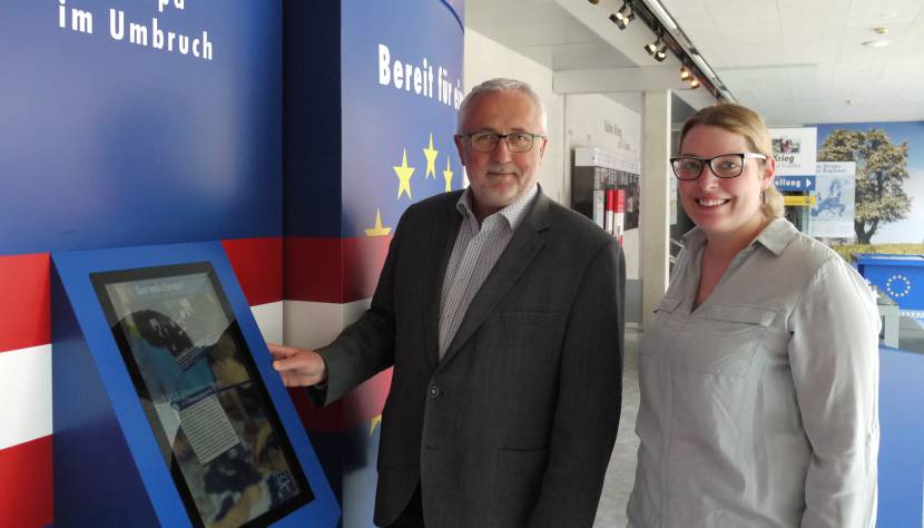 Bürgermeister Gottfried Eidler und Elisabeth Braun im Ostarrichi Museum in Neuhofen an der Ybbs