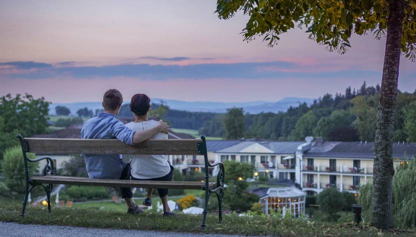 Den lauen Sommerabend im Relax Garten ausklingen lassen