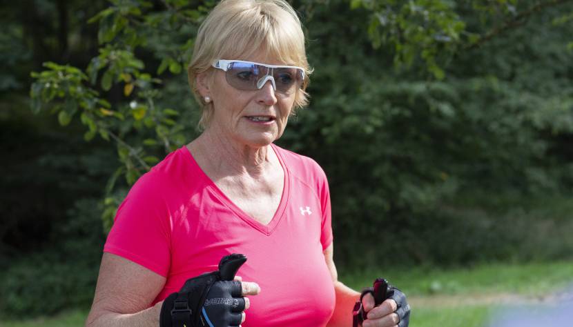 Helga Schneckenreither ist ausgebildete Nordic Walking Trainerin