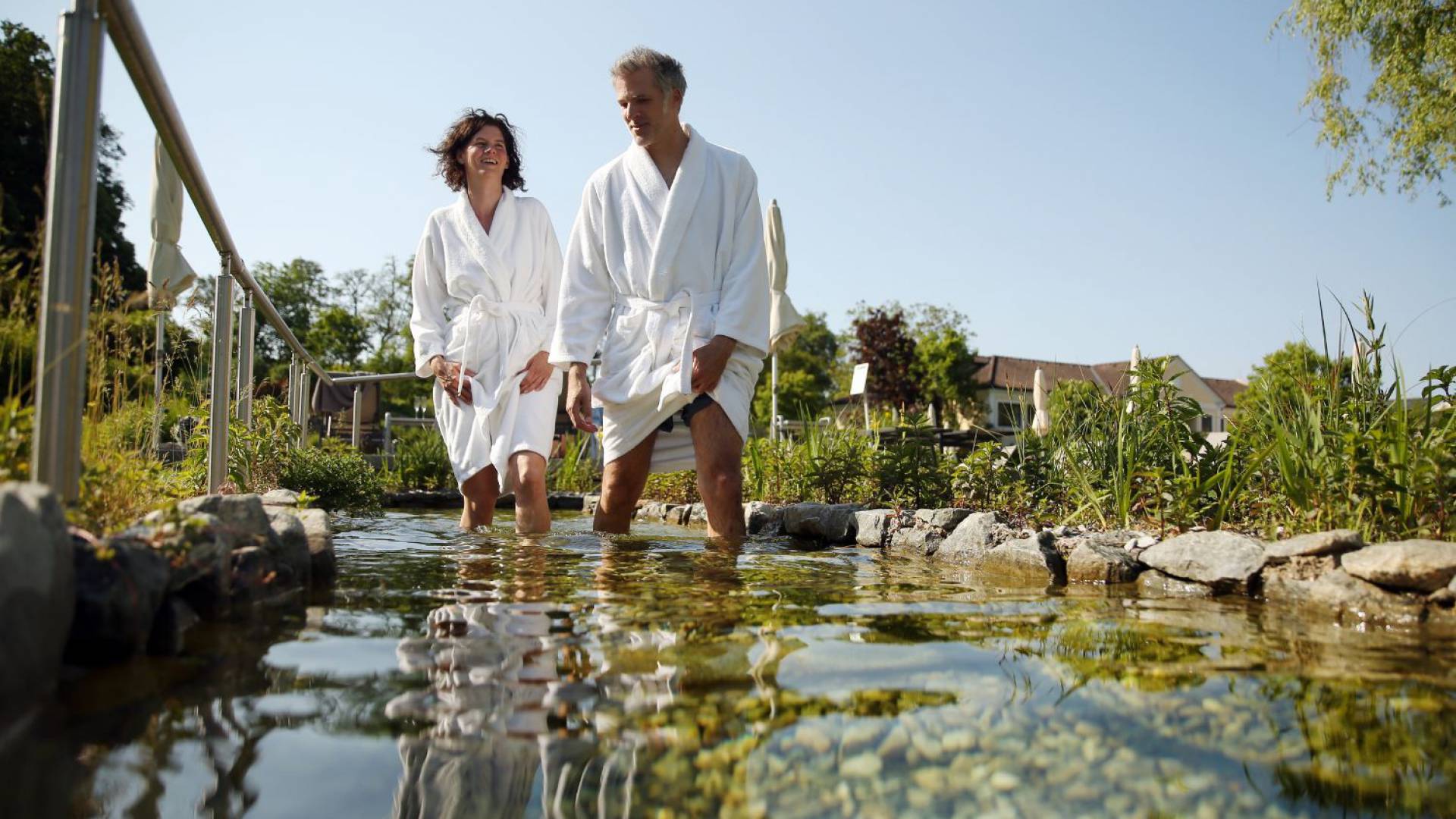 Kneippen beim Naturbadeteich