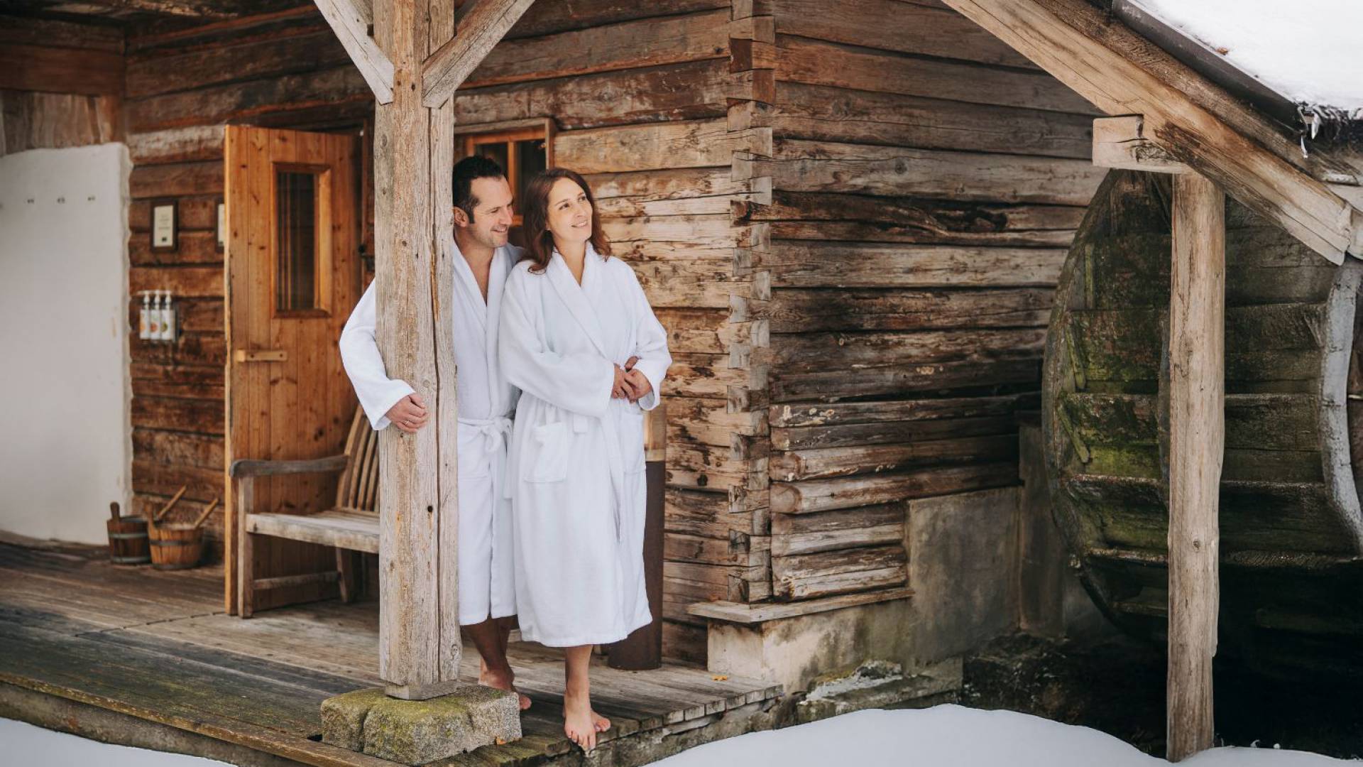 Pärchen vor der Mühlensauna