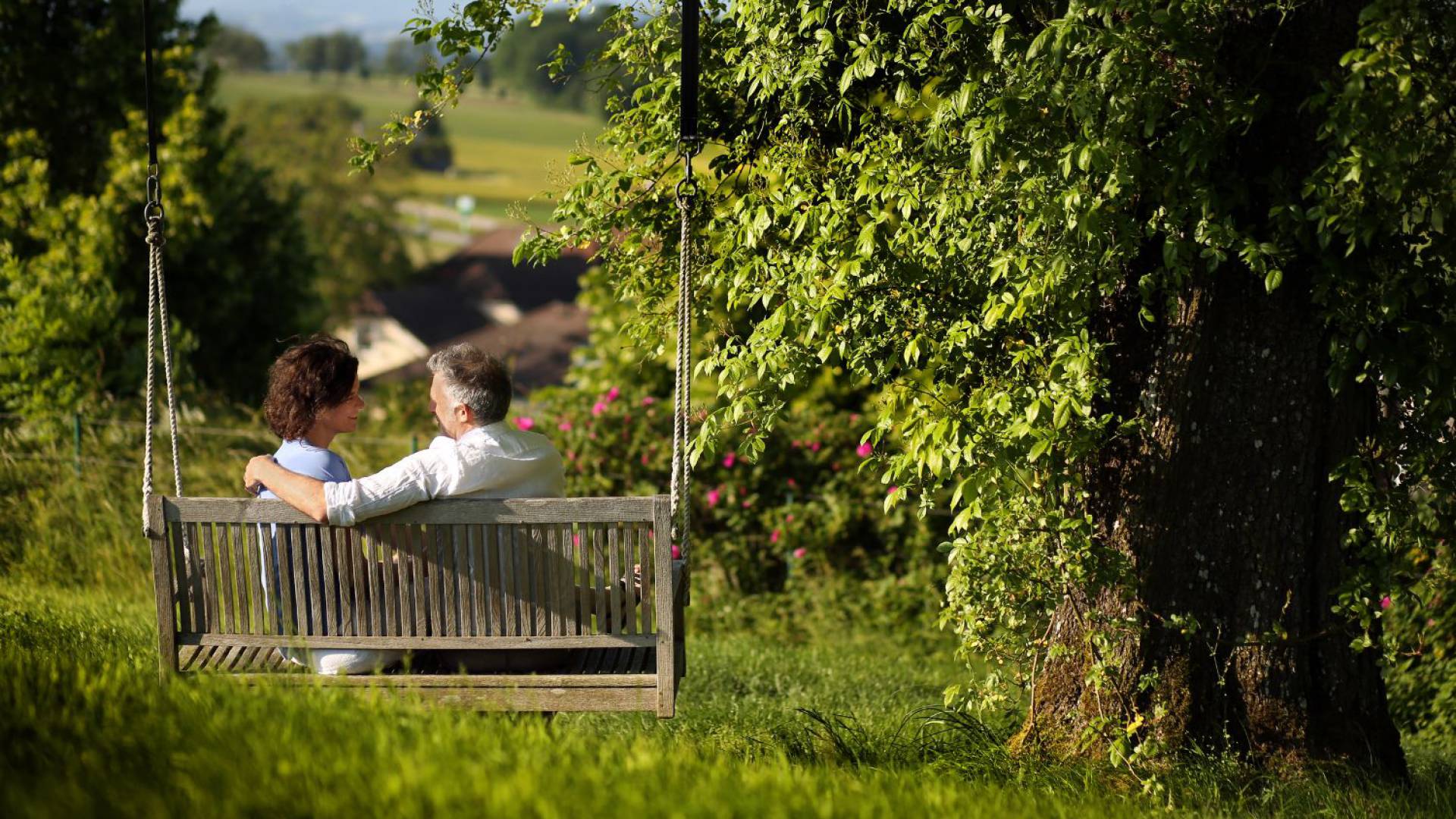 Pärchen in der Birnenschaukel