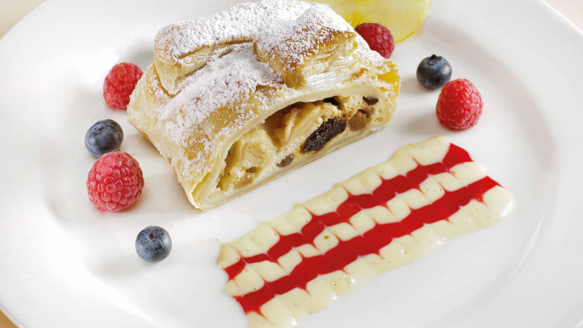 Apfelstrudel mit Vanillesoße