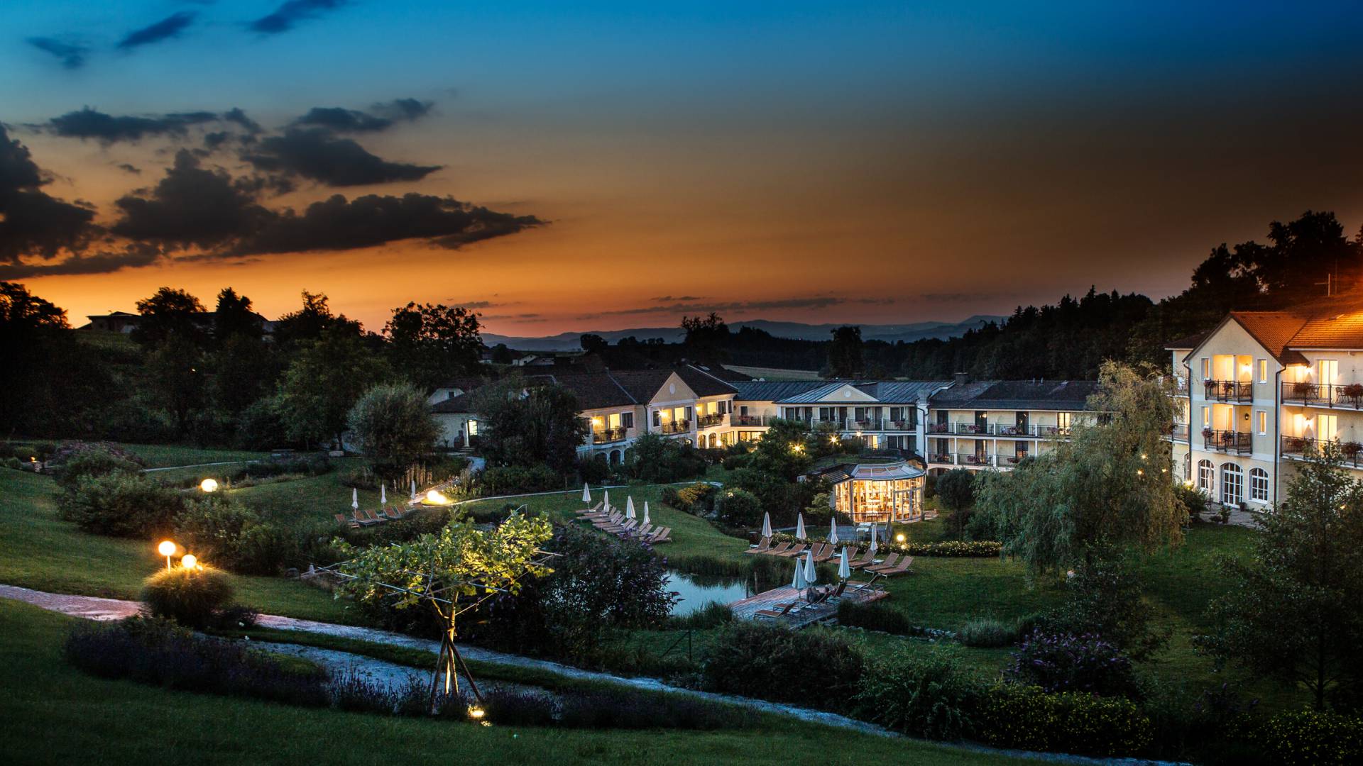 Das Kuschelhotel in Niederösterreich bei Sonnenuntergang