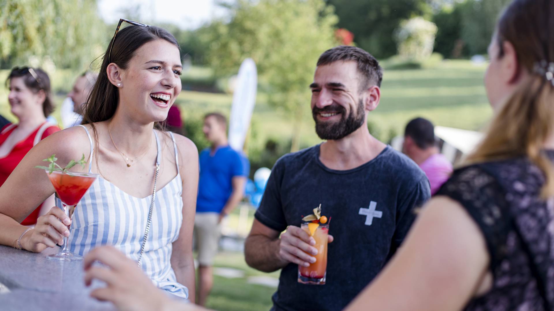 Cocktails genießen bei der Summer Party